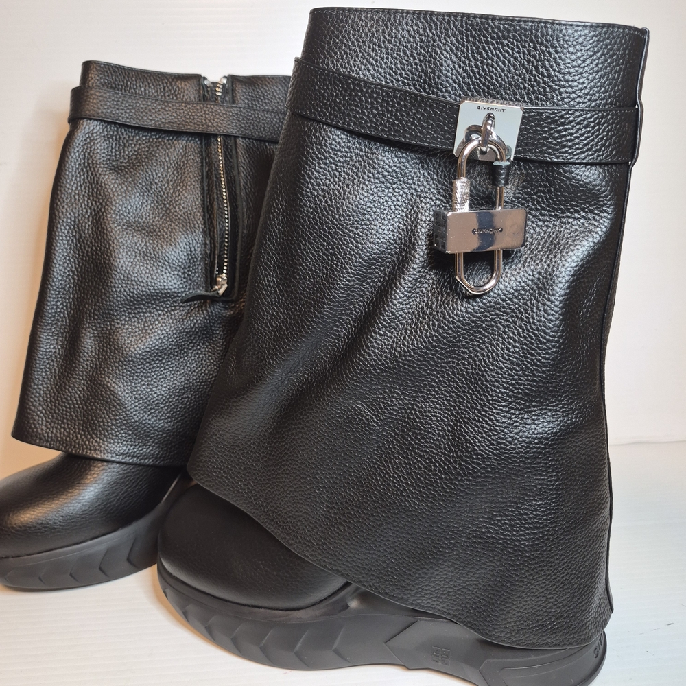 G Shark Lock Biker Leather Books Sz 9.5-10